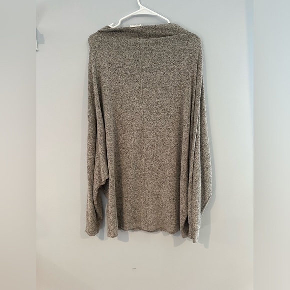 1.4.3 Story by Line Up Gray 2X top - Picture 2 of 6